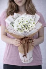 Beylikdüzü aynı gün teslim beyaz papatya buketi sade çiçek aranjmanı