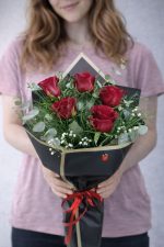 Beylikdüzü aynı gün teslim kırmızı gül buketi 5 li