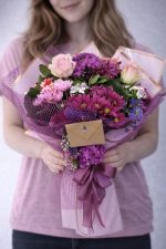 Beylikdüzü aynı gün teslim mor pembe karışık çiçek buketi romantik aranjman