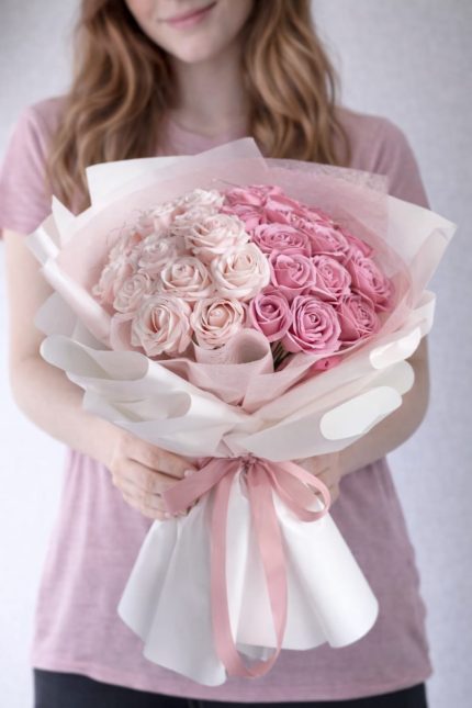 33 adet açık ve koyu pembe gül buketi – aynı gün teslim