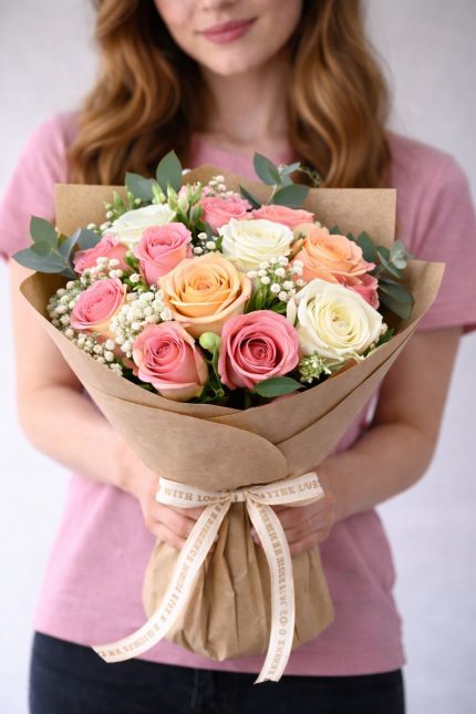 15 adet karışık gül buketi aynı gün teslim