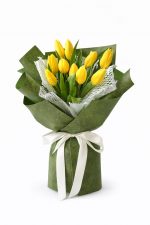 10 adet sarı lale ile hazırlanmış şık sarı lale buketi