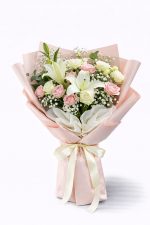 5 pembe gül, 5 beyaz gül ve 1 dal liliumdan oluşan liliumlu güllü buket