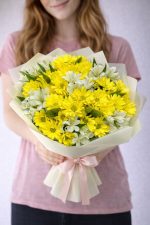 15 dal sarı papatyadan hazırlanmış zarif sarı papatya buketi
