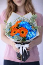 Beylikdüzü aynı gün teslim turuncu mavi gerbera buketi canlı çiçek aranjmanı