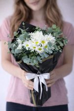 Beylikdüzü aynı gün teslim beyaz papatya buketi okaliptuslu şık çiçek