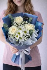 Beylikdüzü aynı gün teslim beyaz gül ve papatya buketi şık çiçek aranjmanı