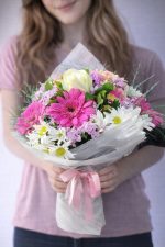 Beylikdüzü aynı gün teslim pembe gerbera beyaz papatya buketi taze çiçek