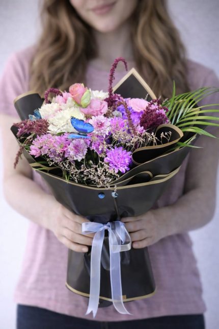 Krizantem ve güller karışık çiçek buketi