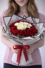 Beylikdüzü aynı gün teslim 33 gül buketi kırmızı beyaz